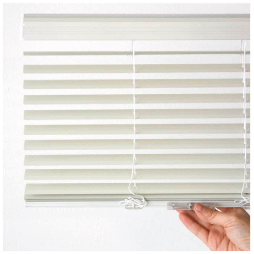 子ども部屋、ペットのいるお部屋に、紐が無いコードレスのアルミブラインドがおすすめ